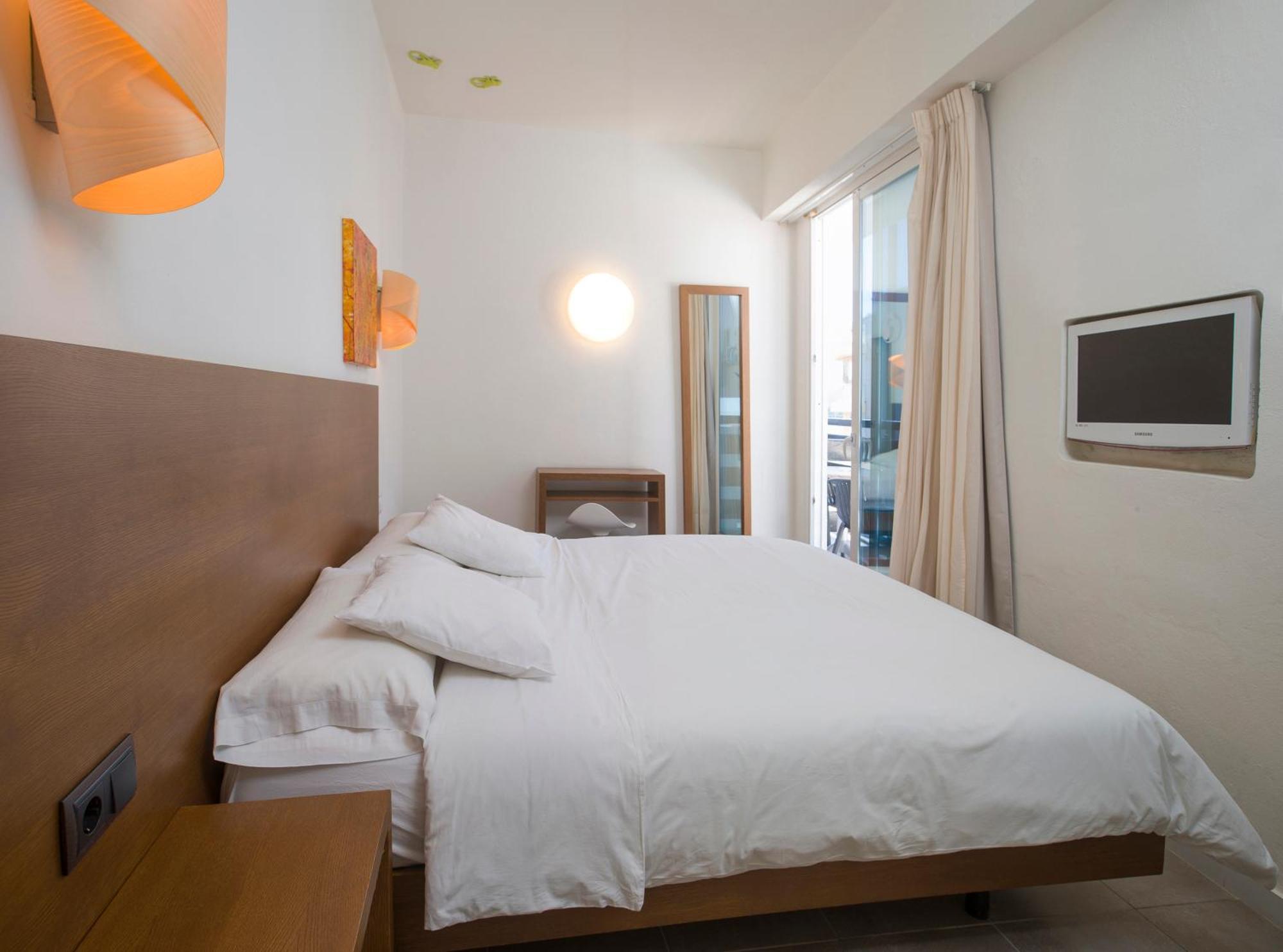 Sant Antoni de Portmany Es Mitjorn Hotel מראה חיצוני תמונה