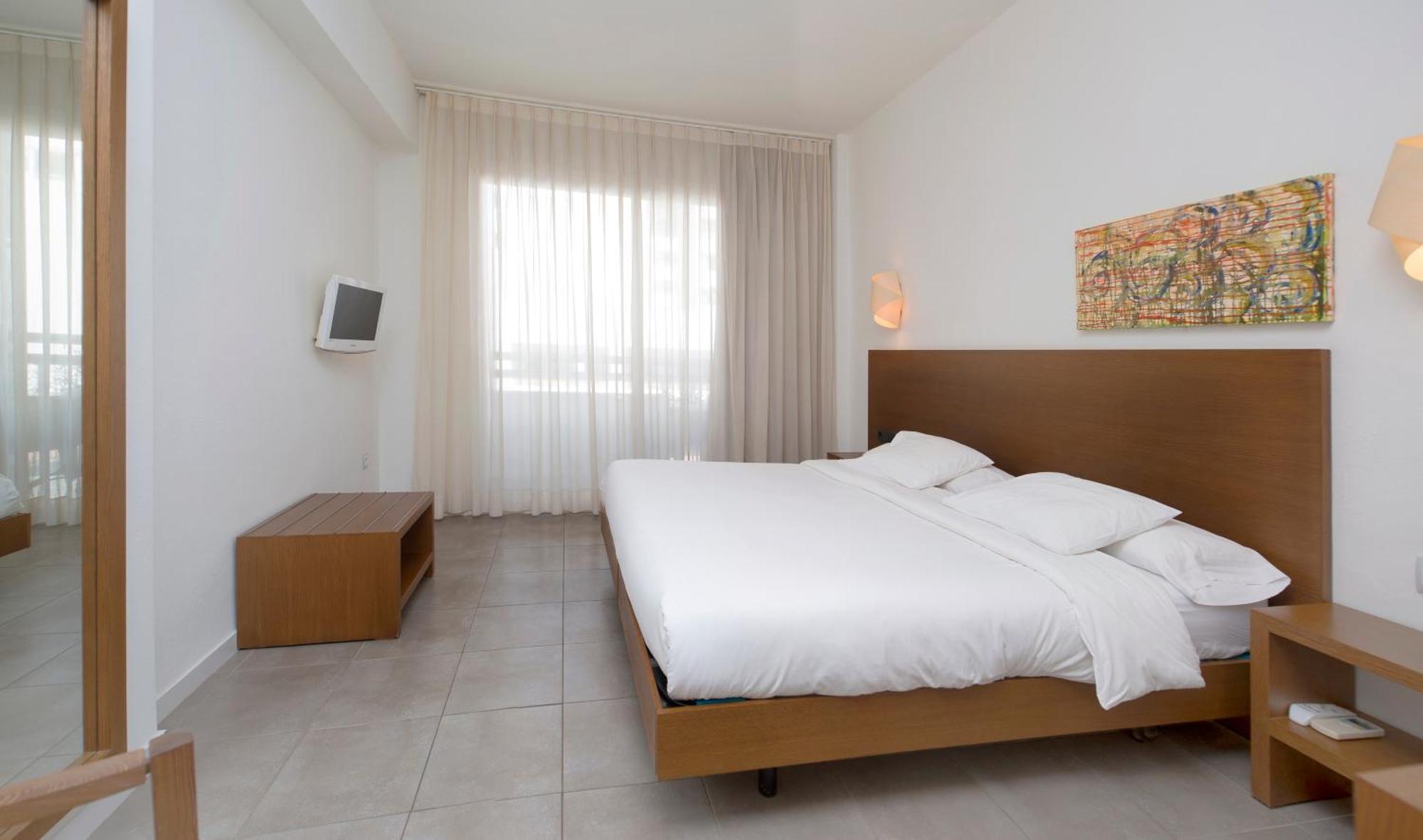 Sant Antoni de Portmany Es Mitjorn Hotel מראה חיצוני תמונה