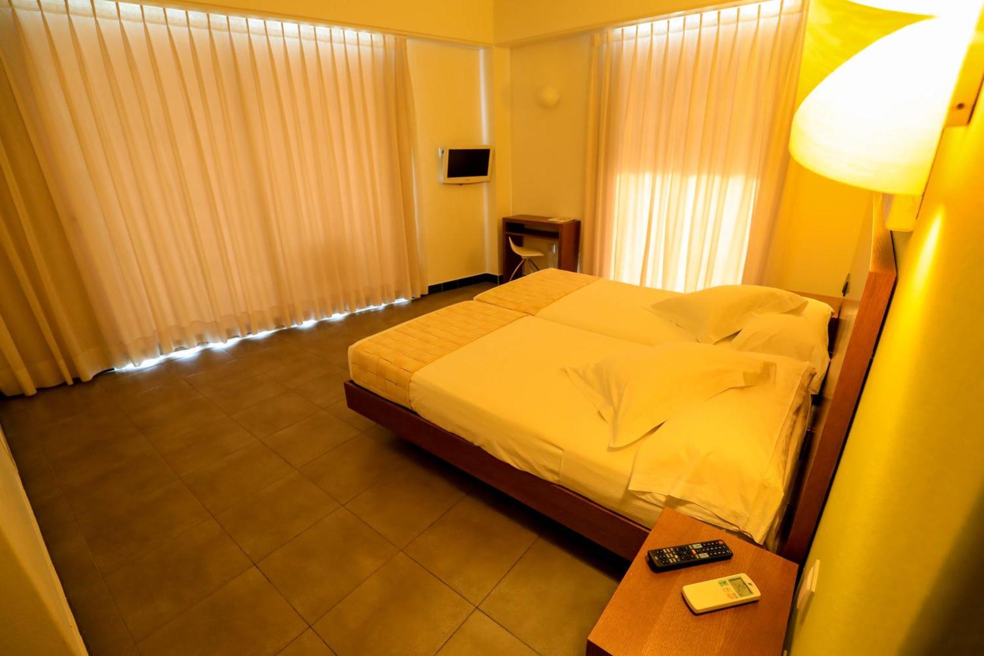 Sant Antoni de Portmany Es Mitjorn Hotel מראה חיצוני תמונה