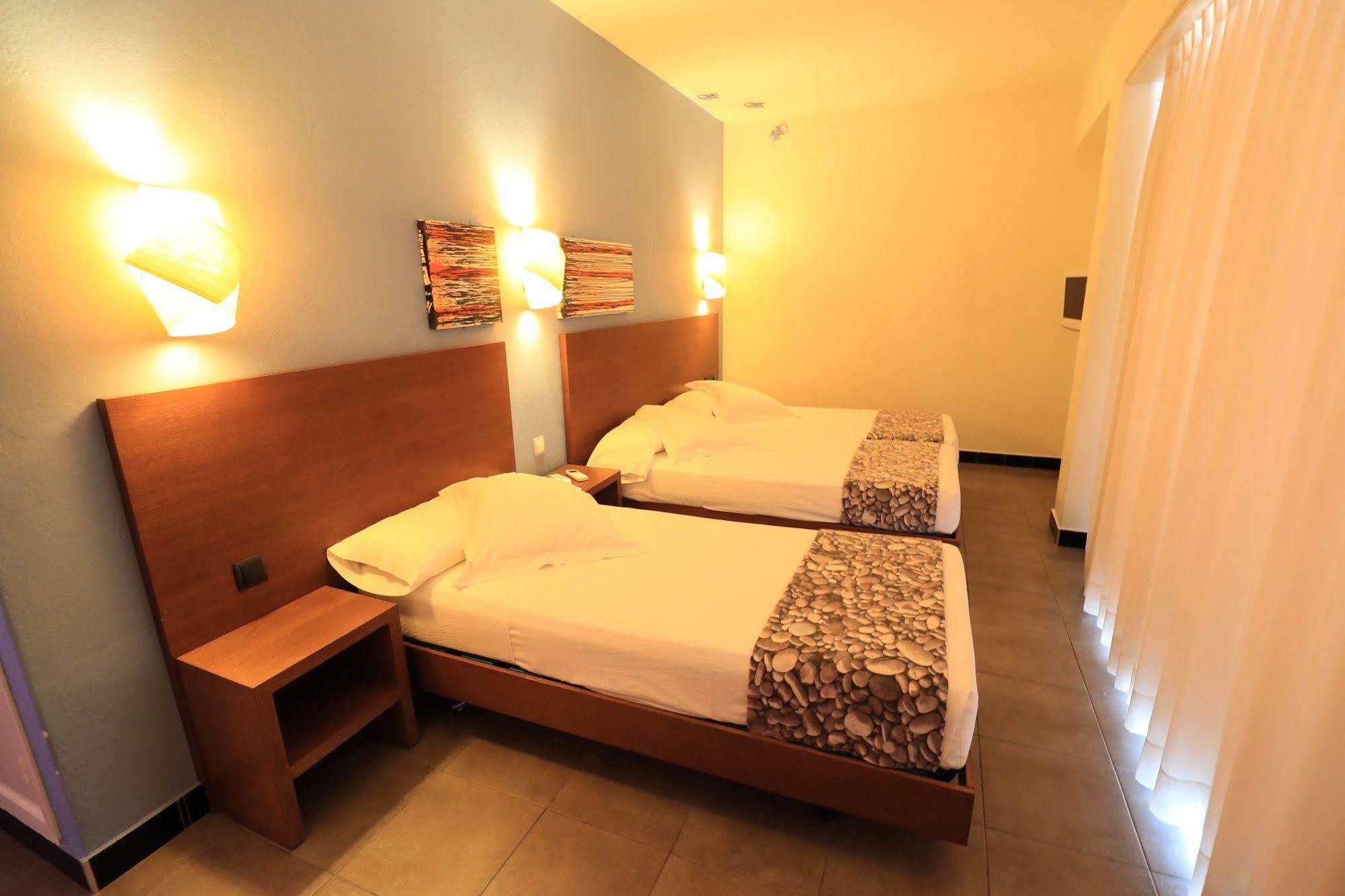Sant Antoni de Portmany Es Mitjorn Hotel מראה חיצוני תמונה