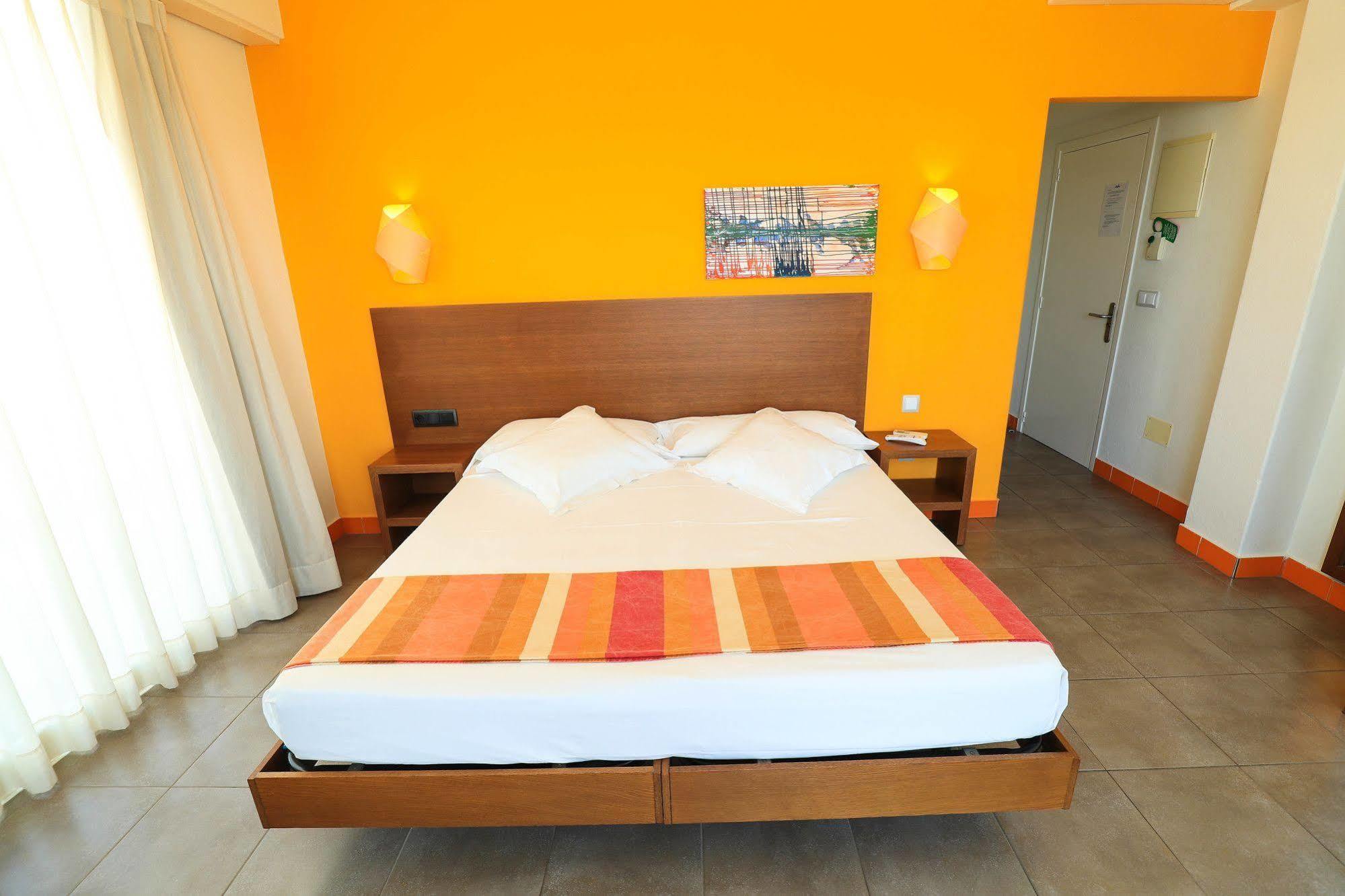 Sant Antoni de Portmany Es Mitjorn Hotel מראה חיצוני תמונה