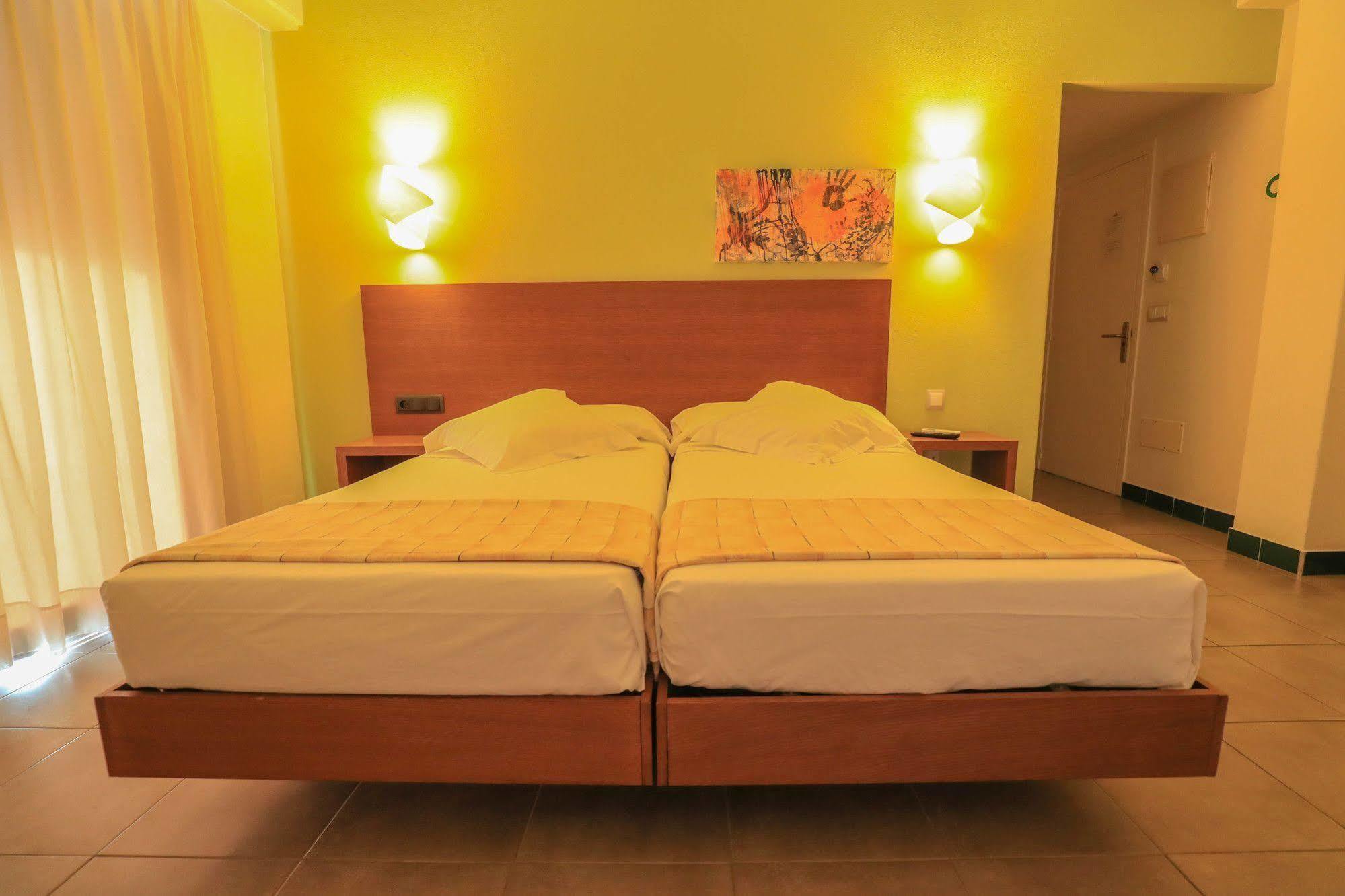 Sant Antoni de Portmany Es Mitjorn Hotel מראה חיצוני תמונה